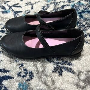 GIRLS BLACK SIZE 3M NIB Mary Jane shoes with rubber sole! XOXO AVERY